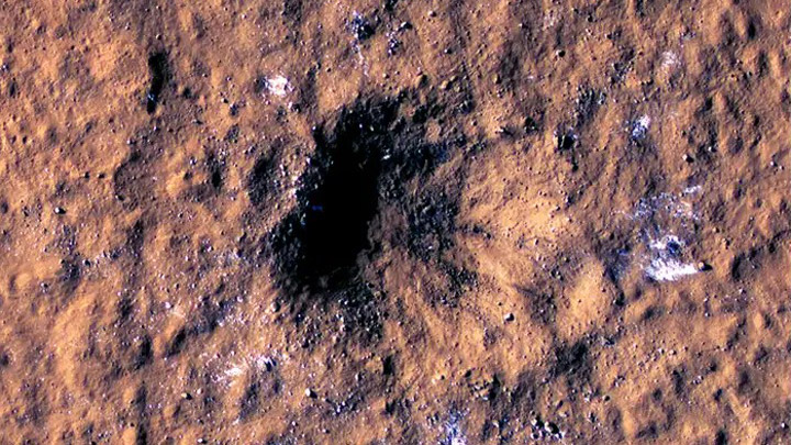 Impacto de meteorito revela uma surpresa na superfície de Marte