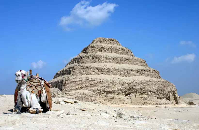 Pirâmide de Djoser em Saqqara