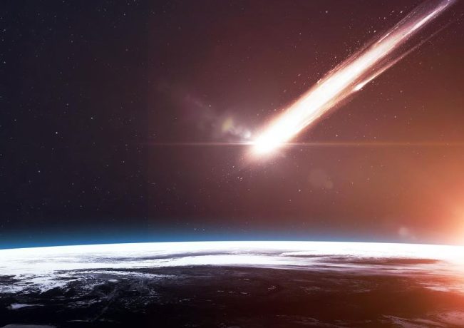 Objeto espacial desconhecido mergulha no mar perto das Ilhas Canárias
