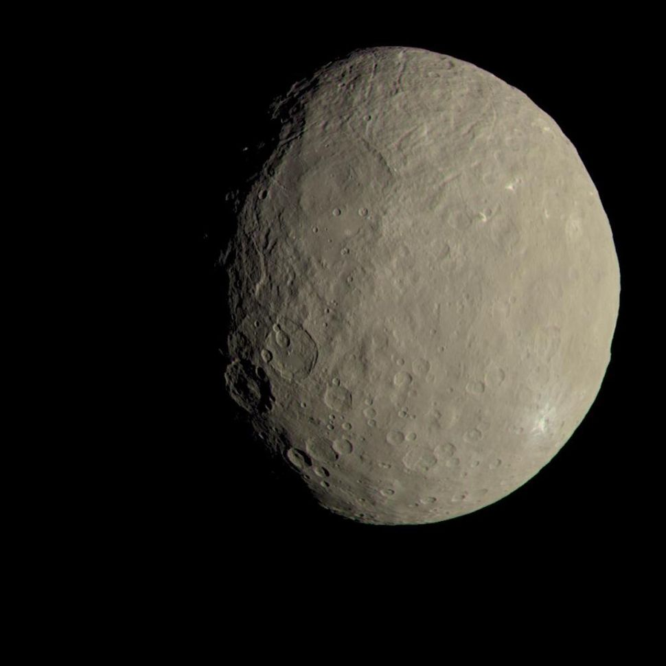 Esta fotografia de Ceres, um planeta anão no cinturão principal de asteroides, foi tirada pela sonda Dawn da NASA.(Crédito da imagem: NASA/JPL-Caltech/UCLA/MPS/DLR/IDA)