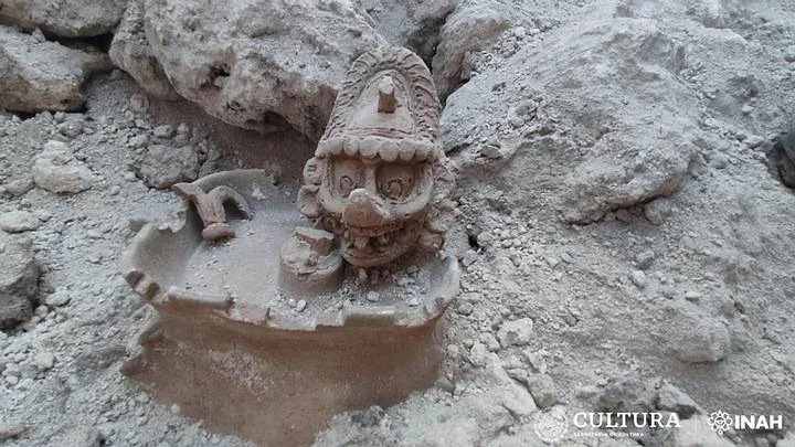 Estátua rara do deus maia dos raios e tempestades descoberta em escavação