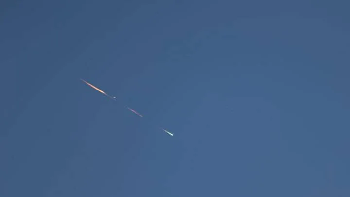 Explosão de meteoro no céu de Israel em plena luz do dia.