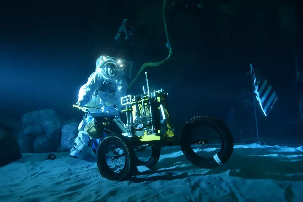 NASA usa piscina para recriar caminhadas espaciais na Lua