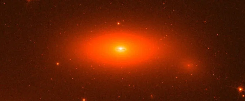 Galáxia estranha desafia nossa compreensão da física