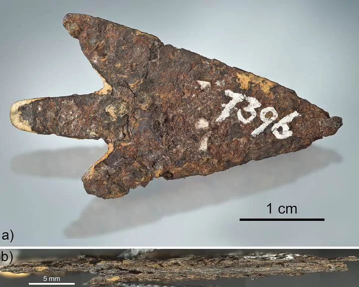 Identificada ponta de flecha feita de ferro meteorítico.