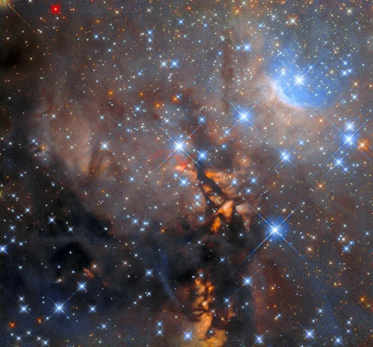 Hubble captura nuvem brilhante de formação de estrelas