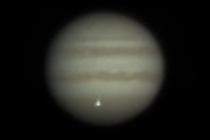 Astrônomo amador flagra clarão misterioso em Júpiter