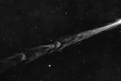 Explosão solar corta cauda do cometa Nishimura