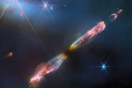 James Webb capta fluxo supersônico de estrela jovem