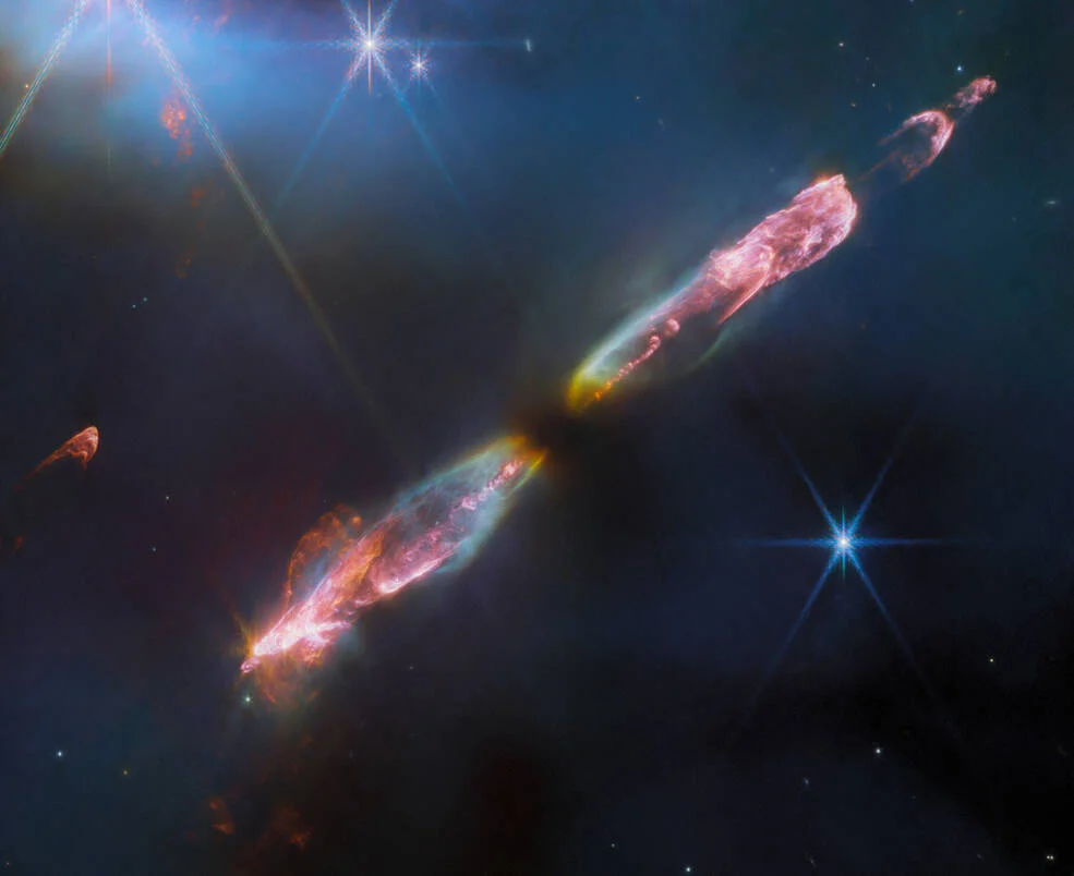 James Webb capta fluxo supersônico de estrela jovem