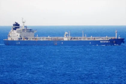 Navio argentino relata OVNIs saindo do mar