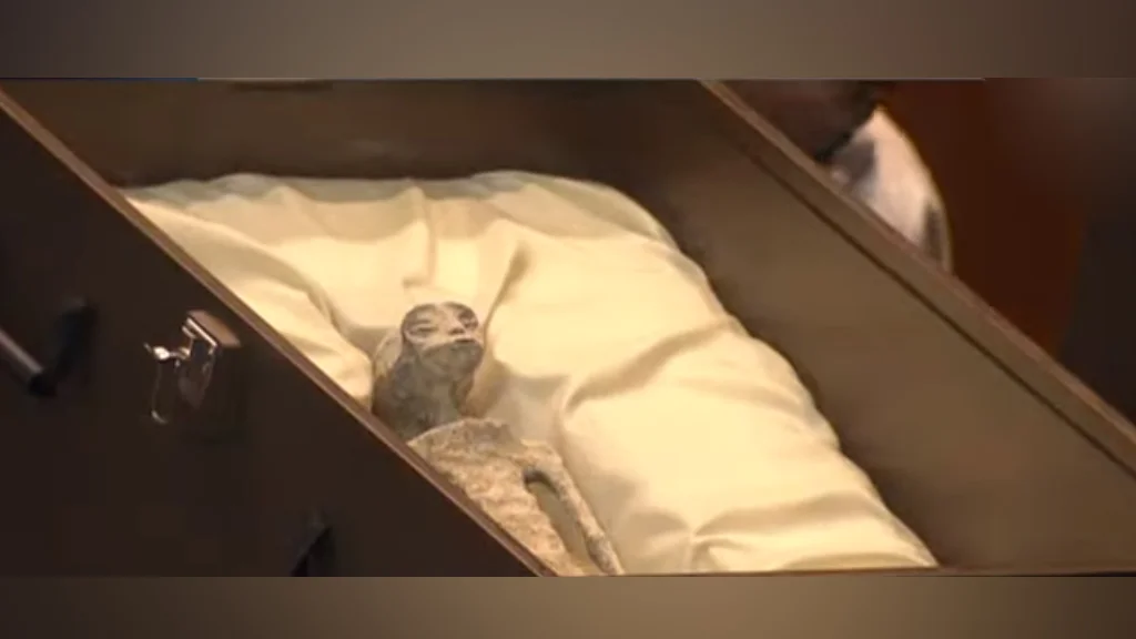 Supostos corpos "alienígenas" exibidos no Congresso do México