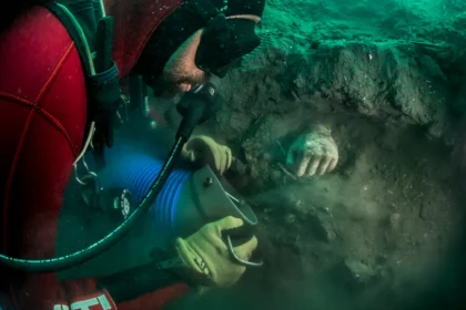 Tesouros e templo são encontrados em cidade submersa