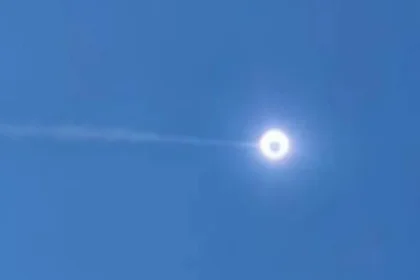 Suposto OVNI é filmado sobre Clovis, Califórnia