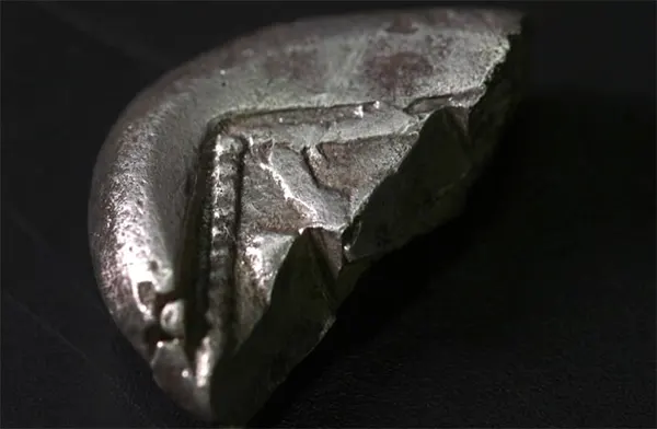 Moeda de prata de 2.550 anos descoberta em Jerusalém