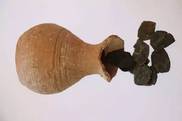 Moedas de 1.400 anos encontradas em cofrinho na Turquia