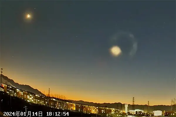 OVNI visto sobre Pequim pode ter sido um foguete da SpaceX