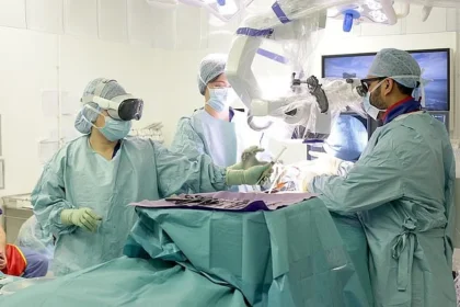 Óculos de realidade virtual da Apple é usado em cirurgia